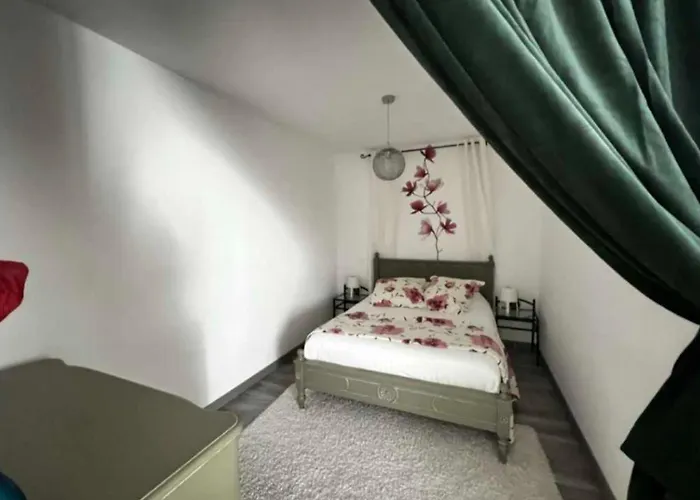 Overlord Cosy House In Formigny